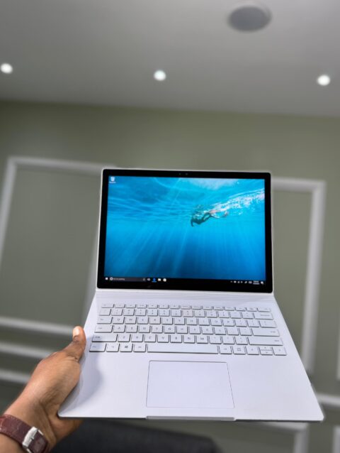 GAMING MICROSOFT SURFACE 2 in 1 TOUCHSCREEN