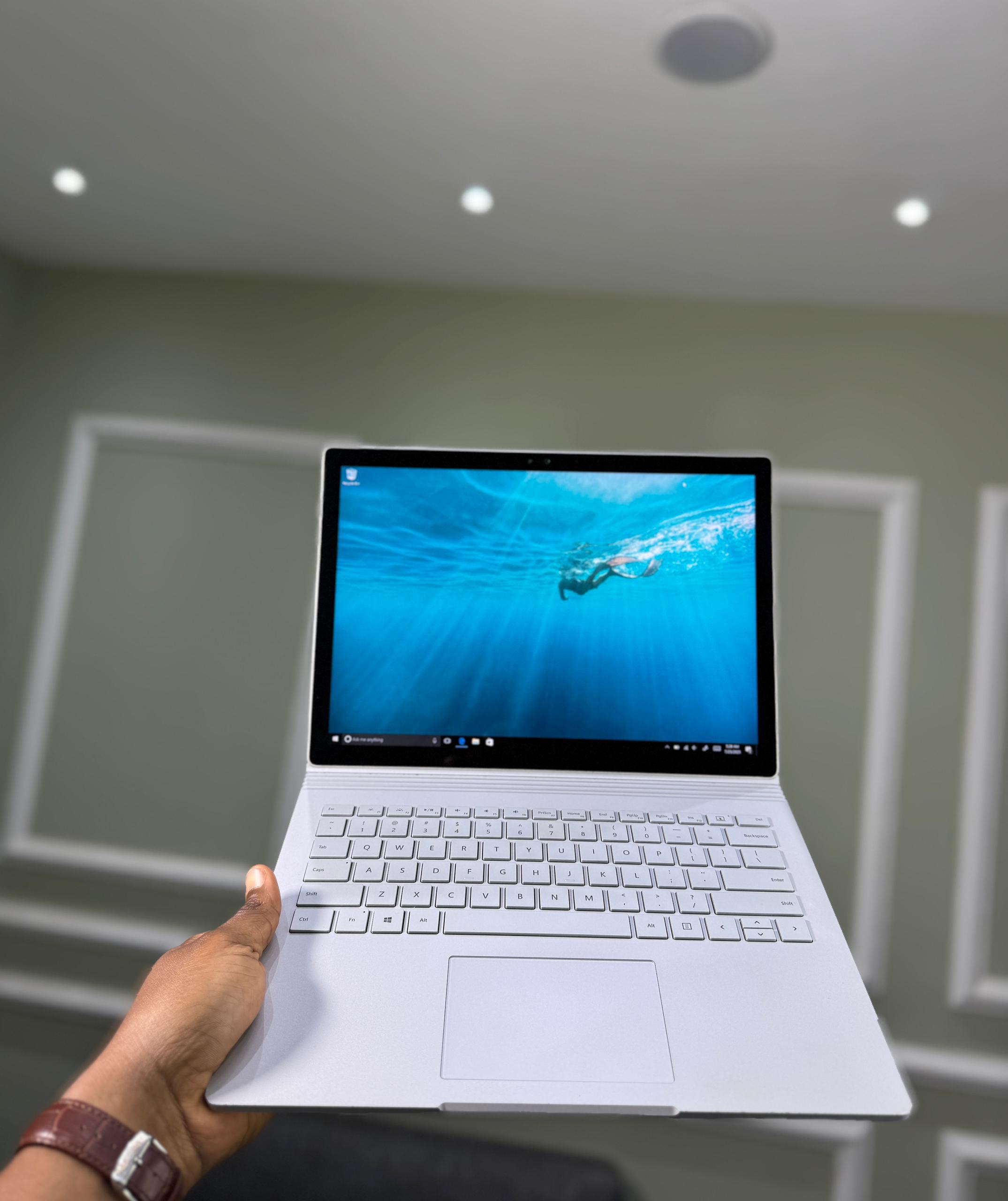 GAMING MICROSOFT SURFACE 2 in 1 TOUCHSCREEN