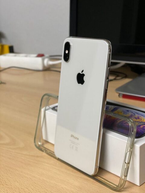 Iphone X slightly used - white 64 gig