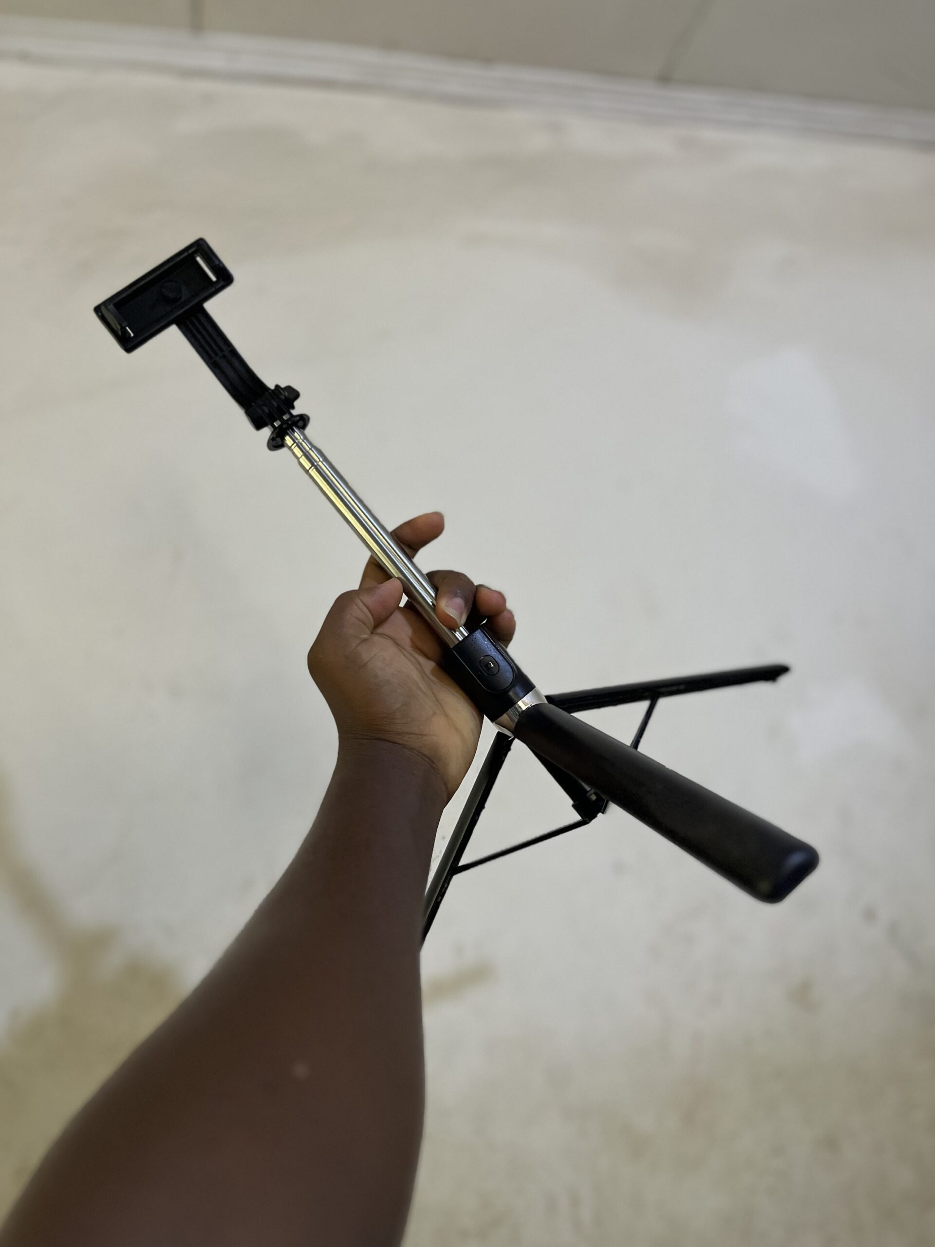 Tripod stand for content creator - Image 5